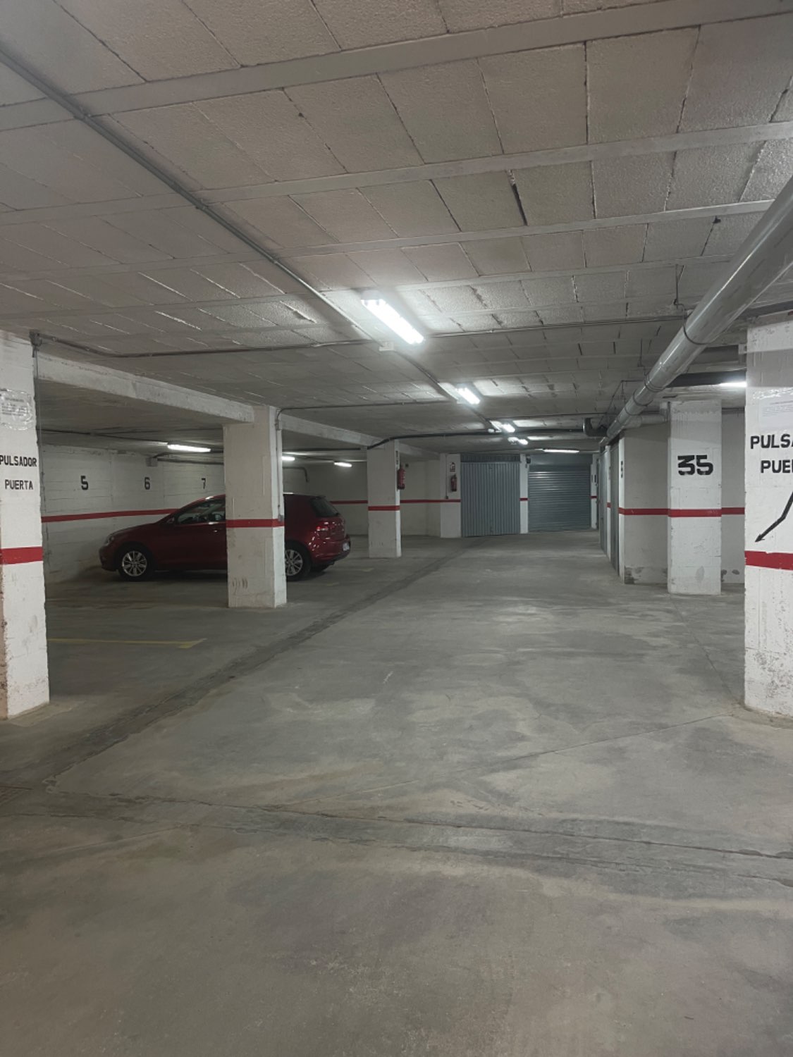 GESCHLOSSENER PARKPLATZ ZUM VERKAUF