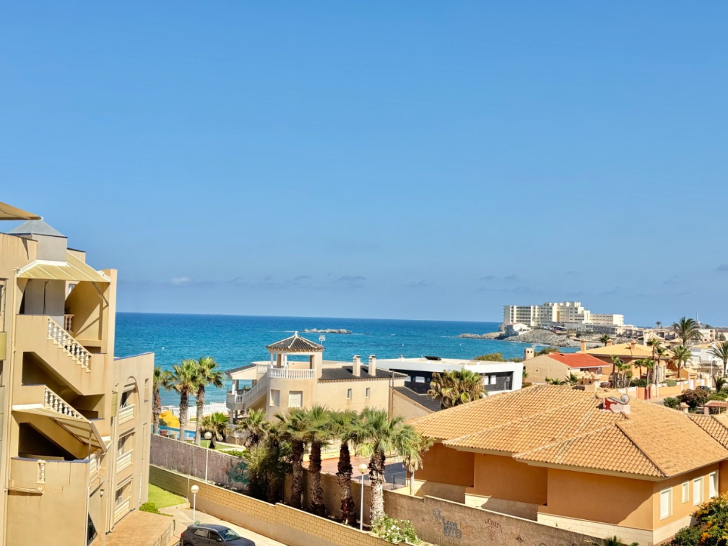 APPARTEMENT SPACIEUX ET LUMINEUX AVEC VUE SUR LA MÉDITERRANÉE