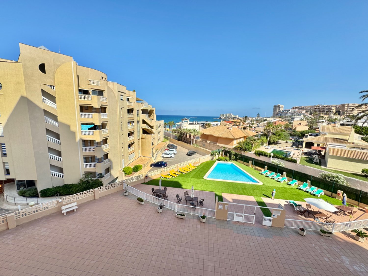 APPARTEMENT SPACIEUX ET LUMINEUX AVEC VUE SUR LA MÉDITERRANÉE