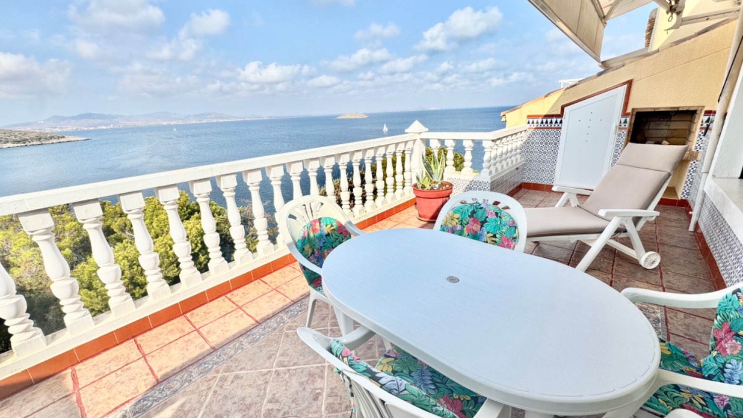 DUPLEX SUL LUNGOMARE CON VISTA SPETTACOLARE