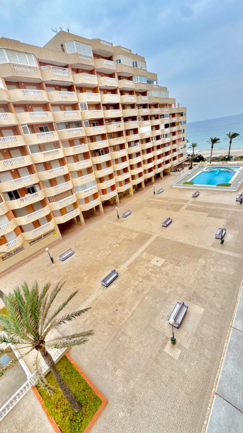 APARTAMENTO EN PRIMERA LINEA DEL MAR CON ESPECTACULARES VISTAS